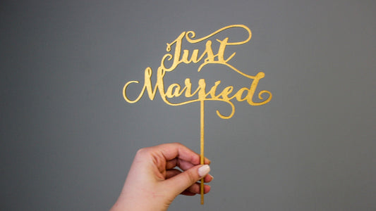What Are the Different Types of Cake Toppers for Weddings?