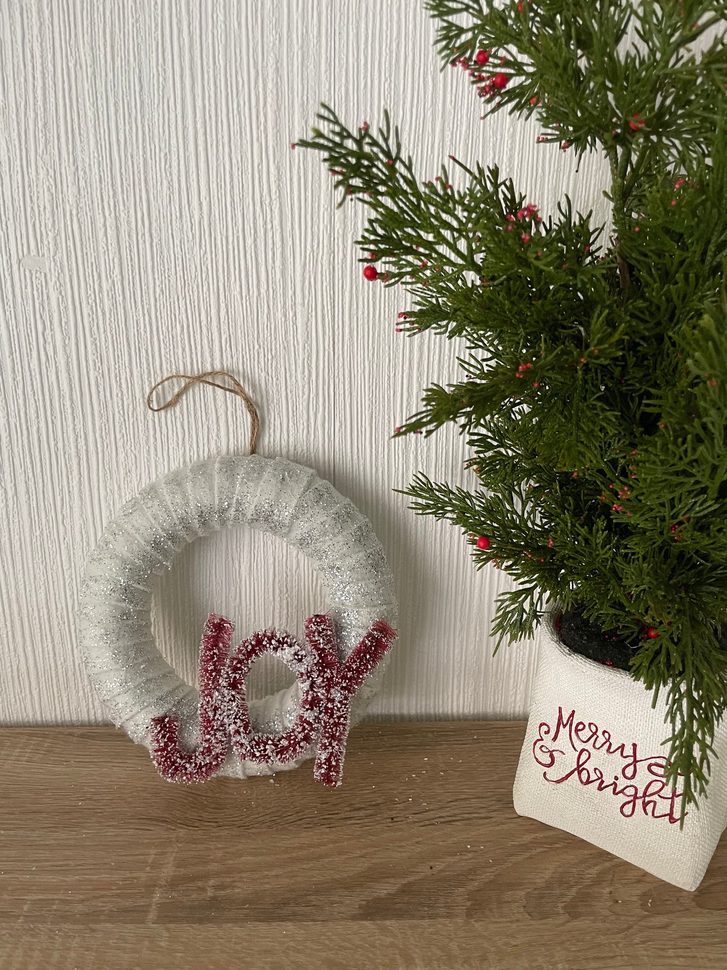 JOY Snowy Wreath