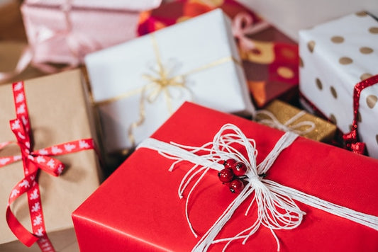 What are the benefits of giving personalized gifts?