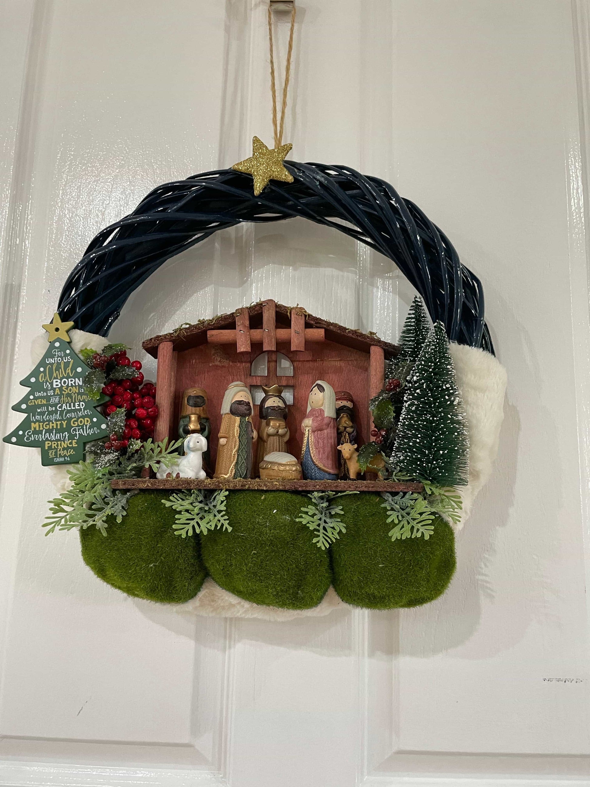 Nativity Scene Wreath-All-Times-Gifts