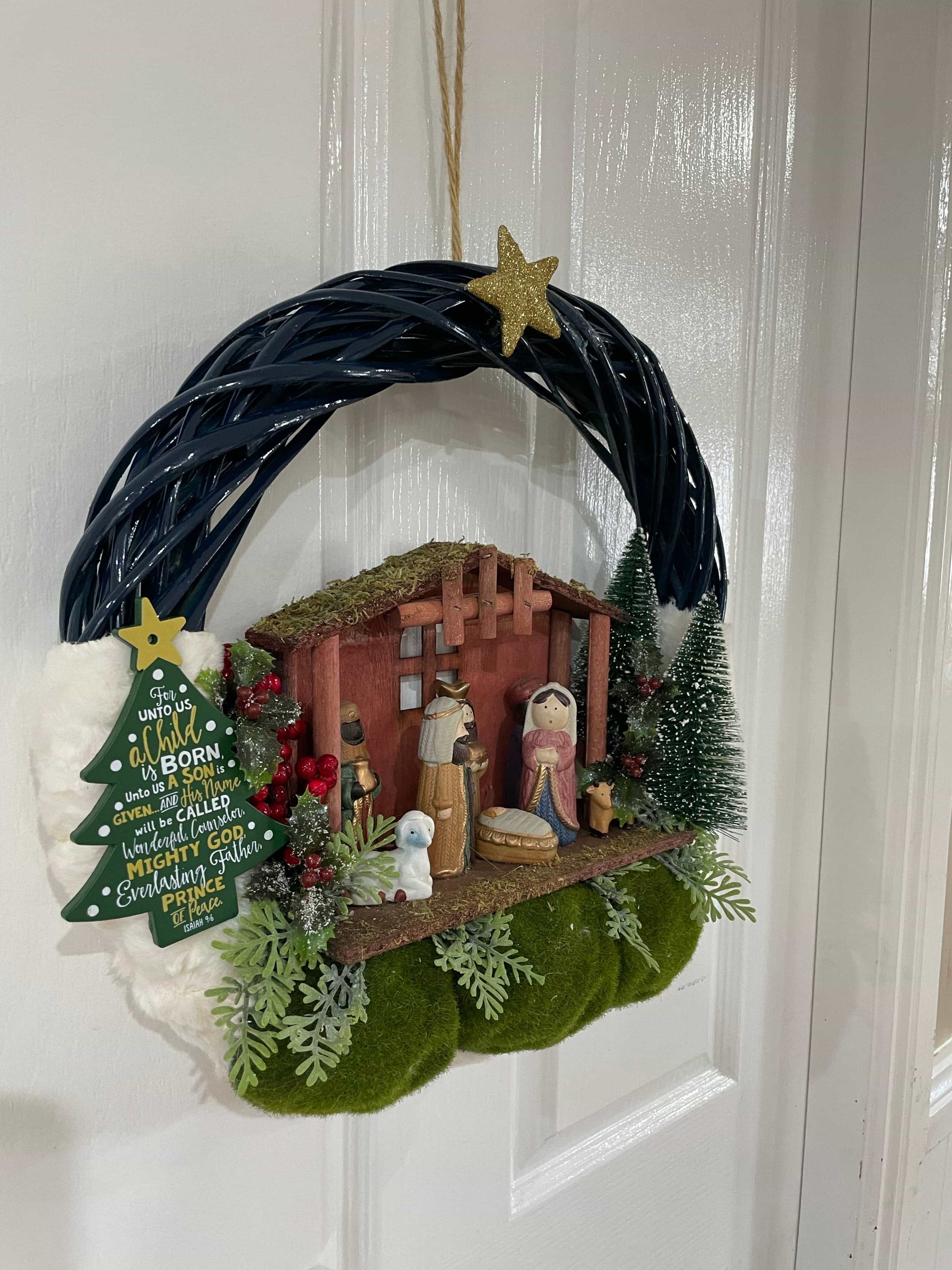 Nativity Scene Wreath-All-Times-Gifts